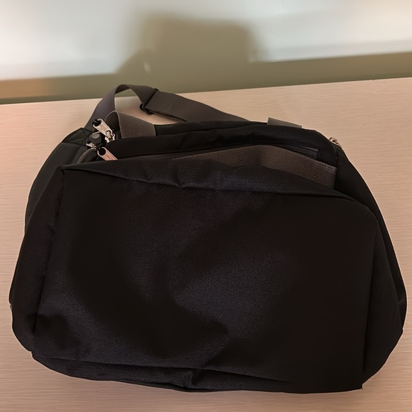 LL Bean Black Tote Travel Bag With Shoulder Strap - Picture 2 of 6